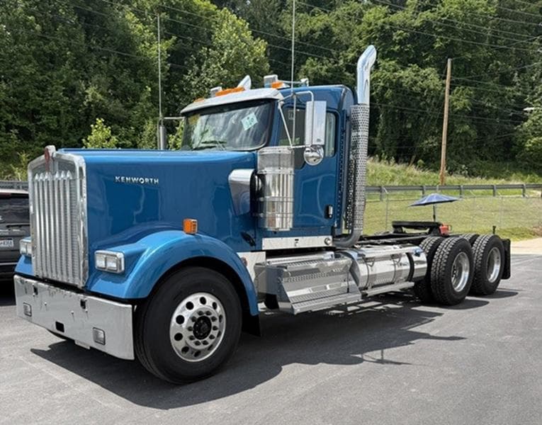 2027 Kenworth W900