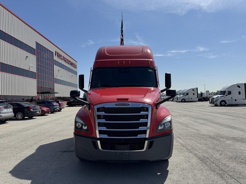 2023 Freightliner Cascadia in Columbus, OH — photo 7