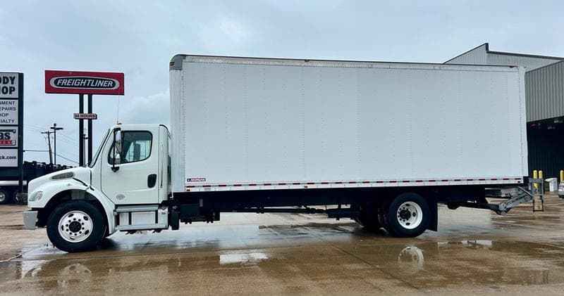 2019 Freightliner M2 106 in Mobile — photo 2