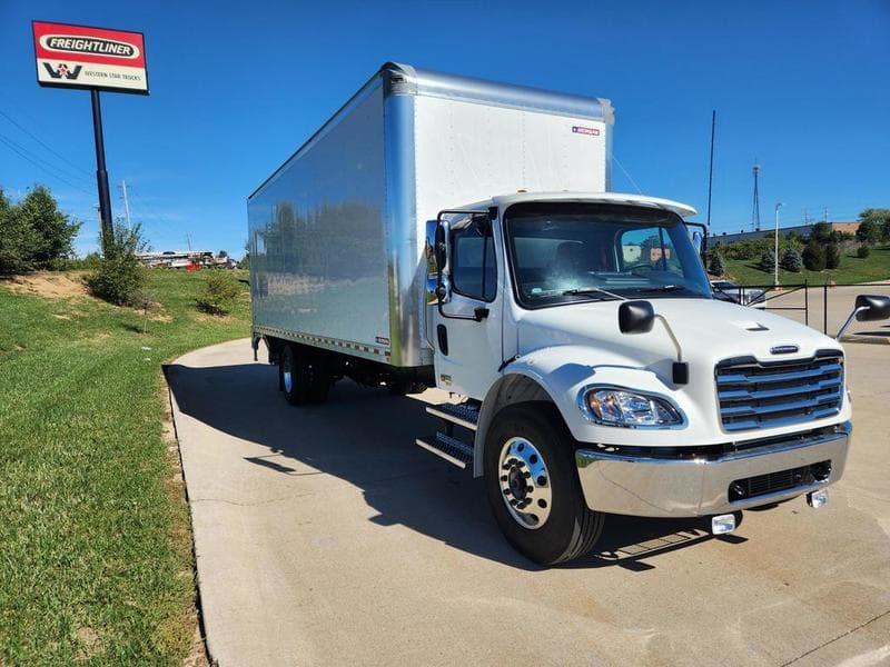 2018 Freightliner M2 106 in Walton, KY — photo 17