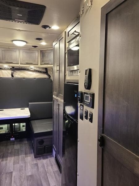 2026 Freightliner Cascadia in Columbus, OH — photo 17