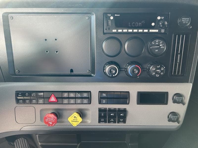 2022 Freightliner Cascadia in Pittsburgh, PA — photo 12