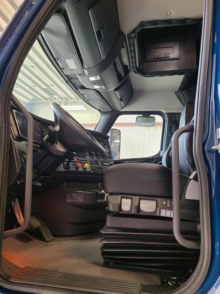 2026 Freightliner Cascadia in Columbus, OH — photo 5