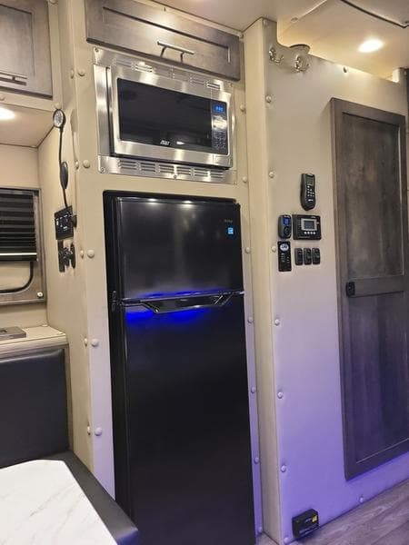 2026 Freightliner Cascadia in Columbus, OH — photo 9
