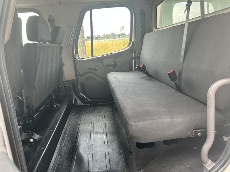 2018 Freightliner M2 106 in Cincinnati, OH — photo 8