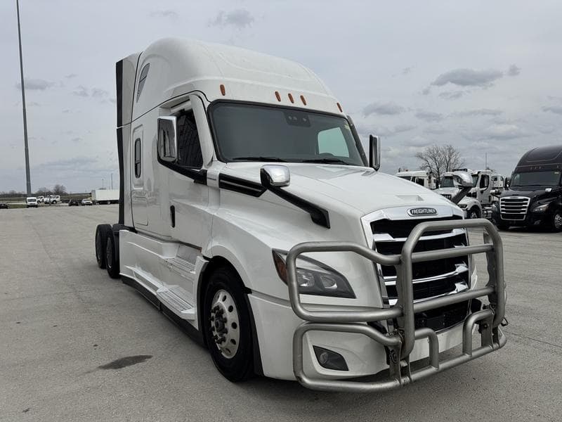 2024 Freightliner Cascadia in Columbus, OH — photo 9