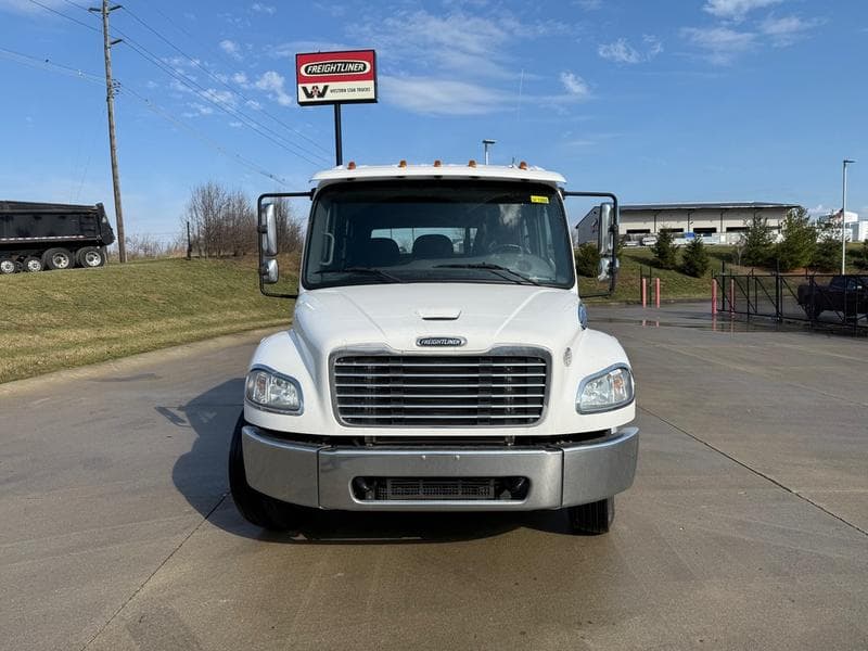2018 Freightliner M2 106 in Cincinnati, OH — photo 4