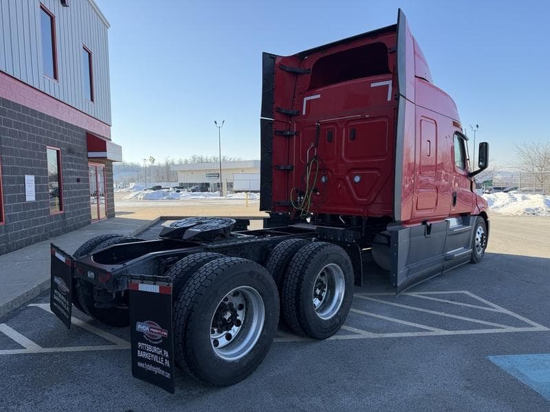 2026 Freightliner Cascadia in Pittsburgh, PA — photo 4