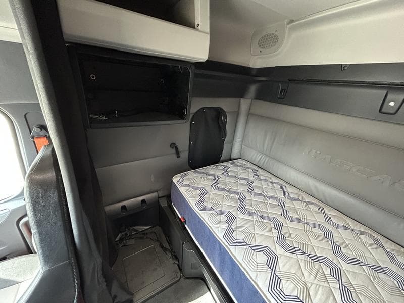 2022 Freightliner Cascadia in Pittsburgh, PA — photo 14