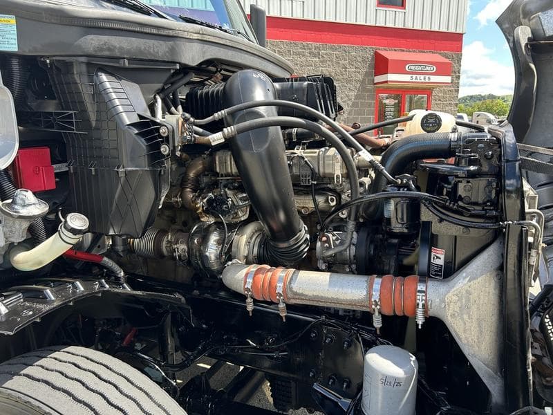 2022 Freightliner Cascadia in Pittsburgh, PA — photo 22
