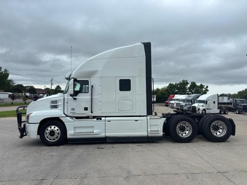 2023 Mack Anthem in Cedar Rapids — photo 2