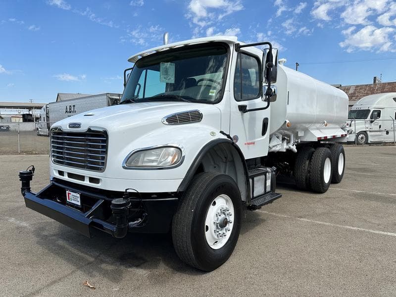 2017 Freightliner M2 106