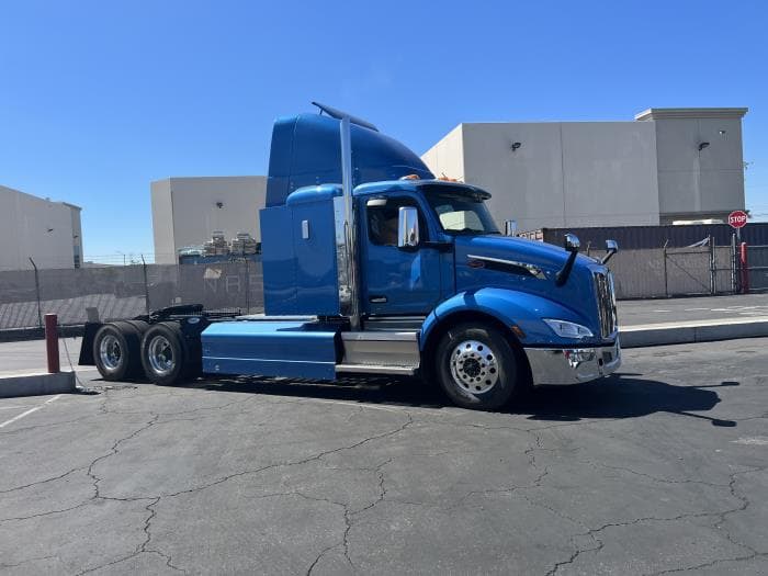 2024 Peterbilt 579 in Los Angeles, CA — photo 5