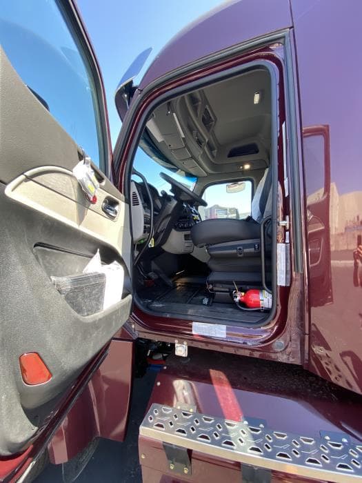 2024 Peterbilt 567 in Los Angeles, CA — photo 11