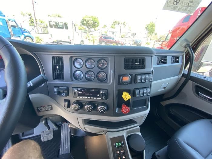 2024 Peterbilt 567 in Los Angeles, CA — photo 13