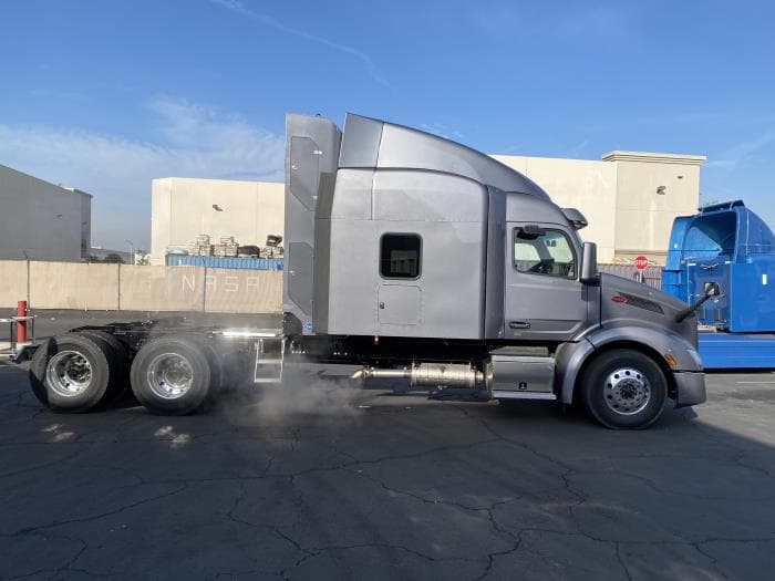 2024 Peterbilt 579 in Los Angeles, CA — photo 5