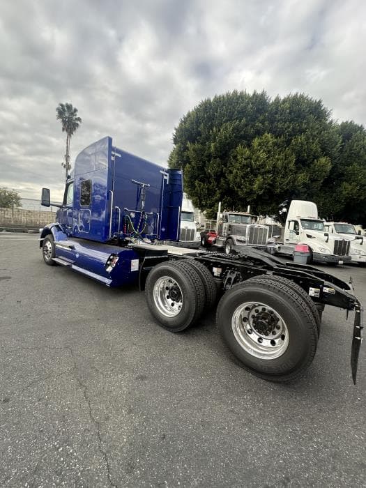2024 Peterbilt 567 in Los Angeles, CA — photo 8