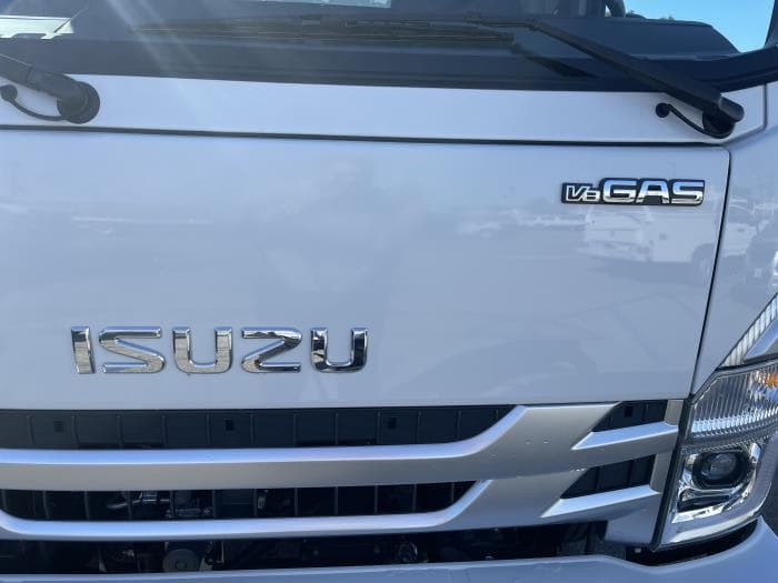 2025 Isuzu NRR in Whittier, CA — photo 10