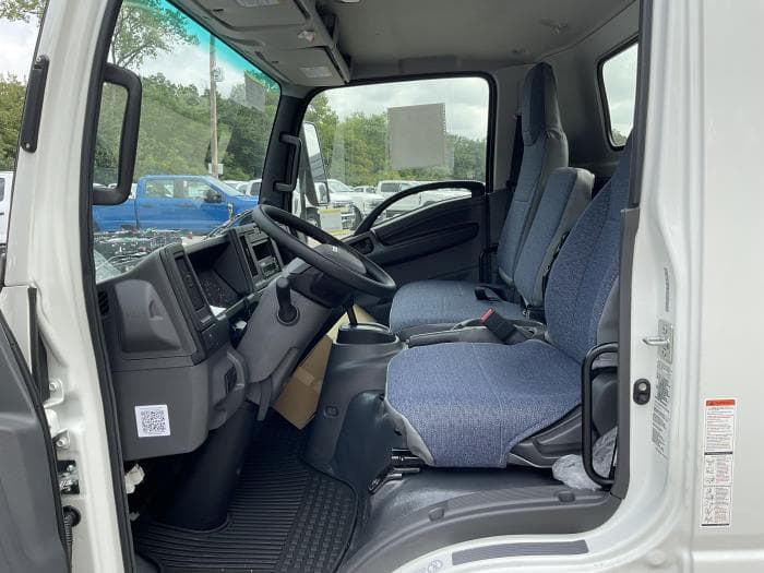 2025 Isuzu NRR in Dallas, TX — photo 2