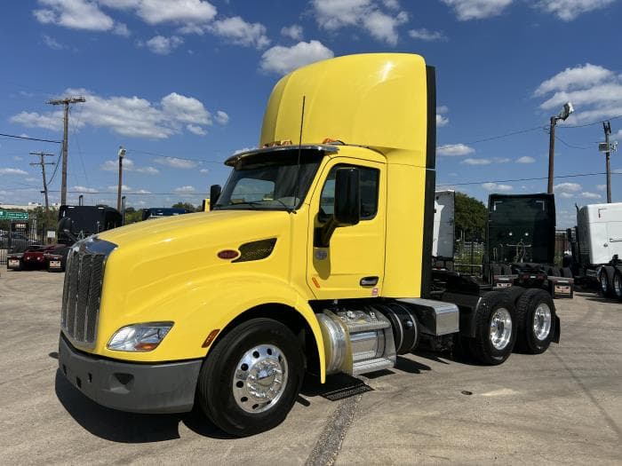 2021 Peterbilt 579 in Dallas, TX — photo 2