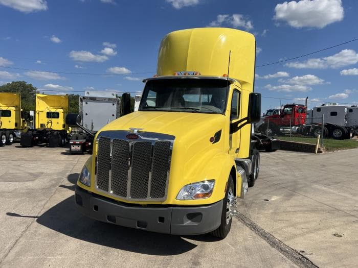 2021 Peterbilt 579 in Dallas, TX — photo 16
