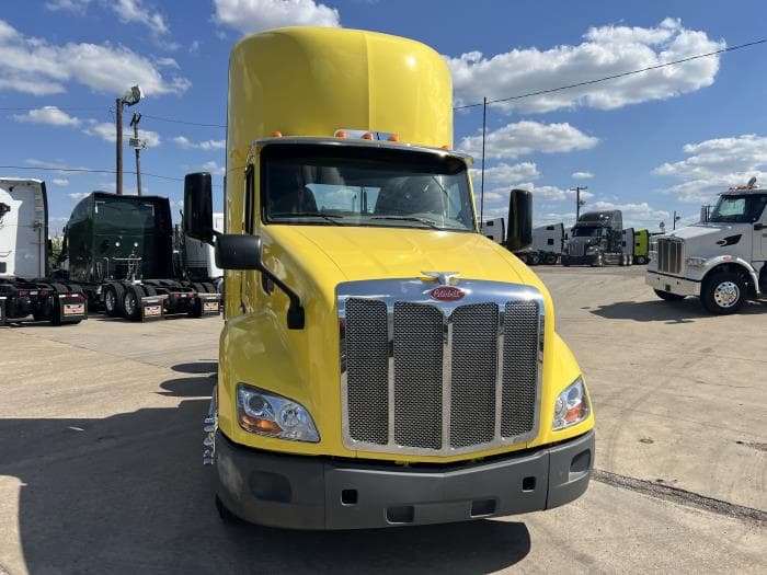 2021 Peterbilt 579 in Dallas, TX — photo 18