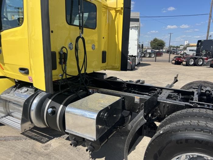 2021 Peterbilt 579 in Dallas, TX — photo 31