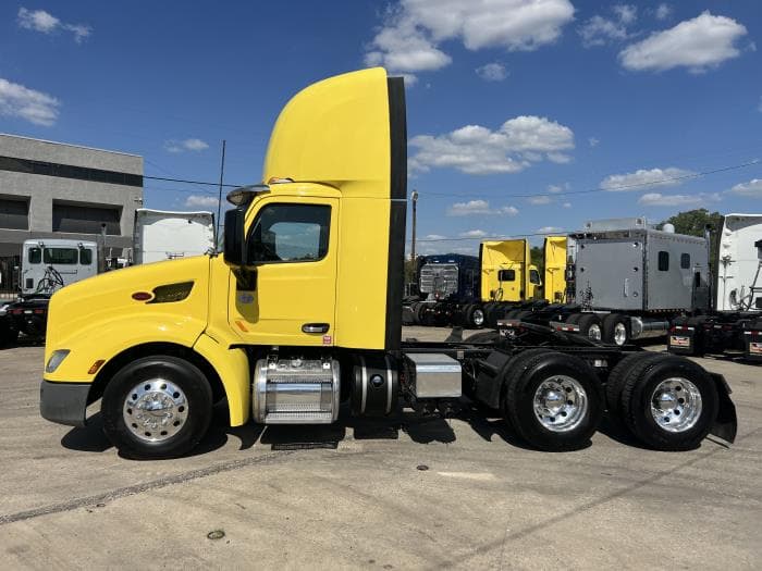 2021 Peterbilt 579 in Dallas, TX — photo 34
