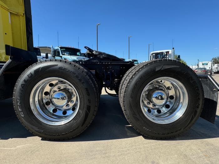 2021 Peterbilt 579 in Dallas, TX — photo 17