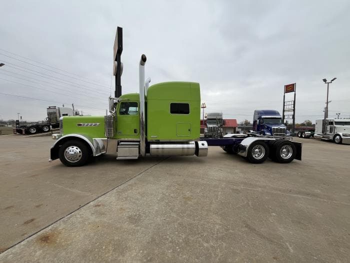 2022 Peterbilt 389 in Tulsa, OK — photo 3