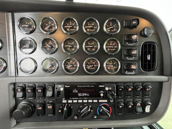 2022 Peterbilt 389 in Tulsa, OK — photo 17