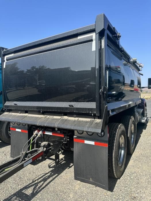 2025 Peterbilt 579 in San Diego, CA — photo 5