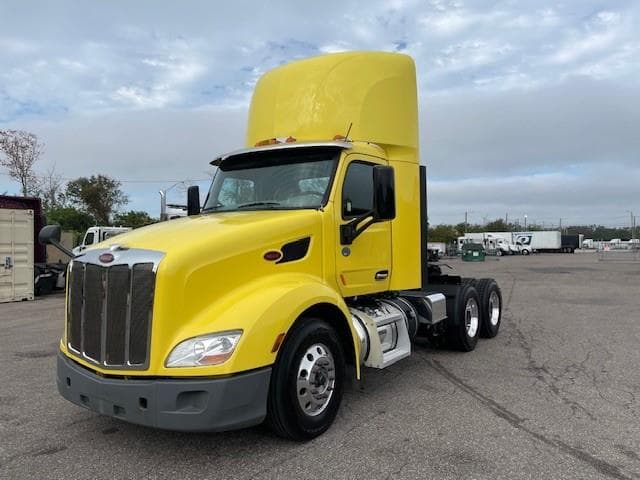 2021 Peterbilt 579 in Tampa, FL — photo 2