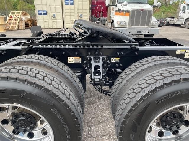 2021 Peterbilt 579 in Tampa, FL — photo 4