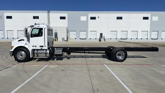 2025 Peterbilt 536 — photo 13
