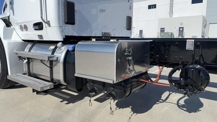 2025 Peterbilt 536 — photo 17
