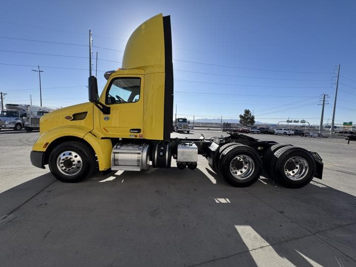 2021 Peterbilt 579 in El Paso, TX — photo 10