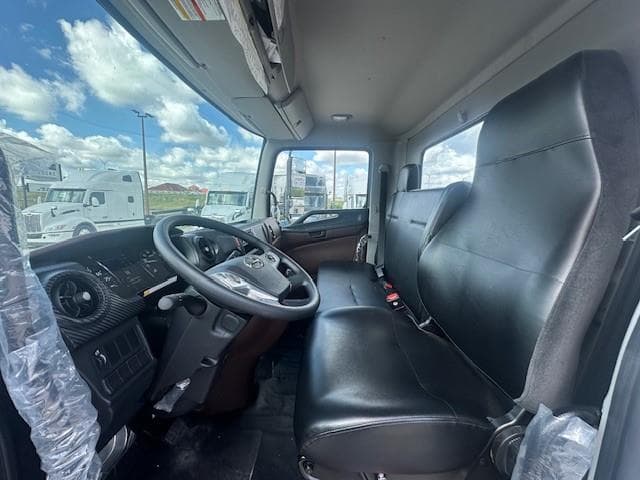 2025 Hino L6 — photo 10