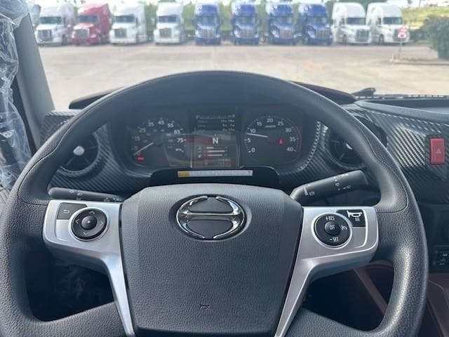 2025 Hino L6 — photo 12