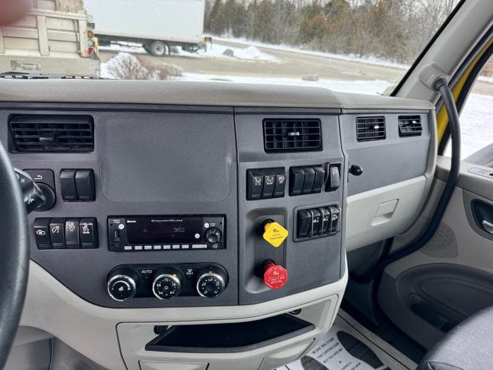 2021 Peterbilt 579 in Lima, OH — photo 19