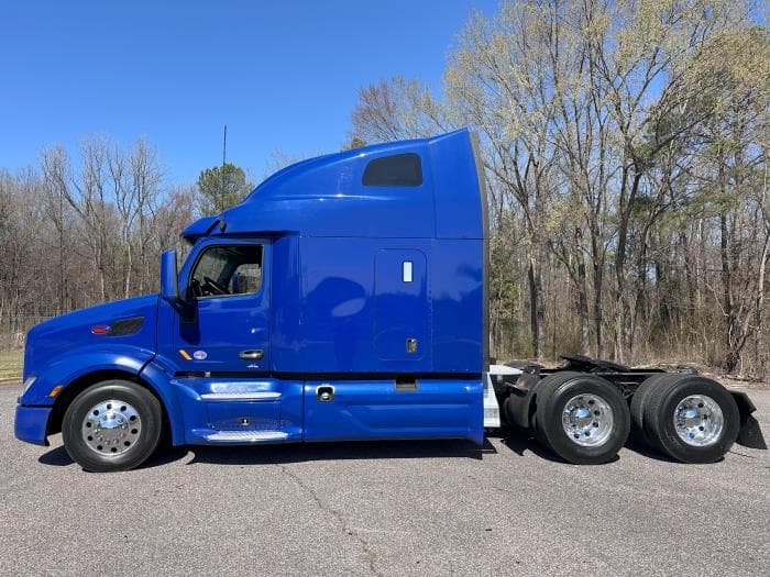 2022 Peterbilt 579 in Nashville, TN — photo 3