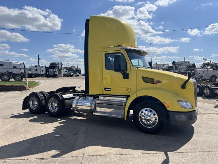 2021 Peterbilt 579 in Dallas, TX — photo 6