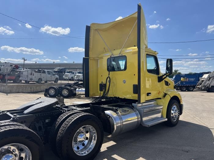 2021 Peterbilt 579 in Dallas, TX — photo 8