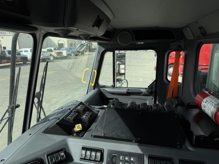 2025 Peterbilt 520 in Laredo, TX — photo 8