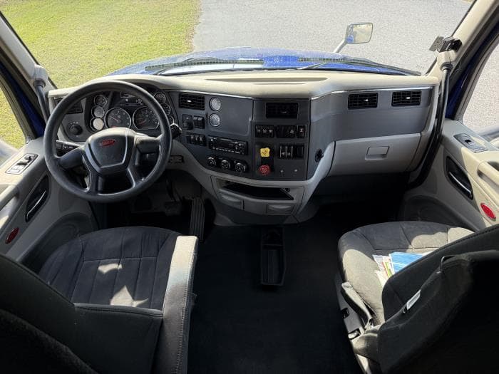 2022 Peterbilt 579 in Mobile, AL — photo 21