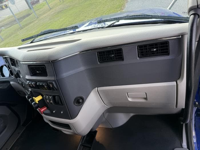 2022 Peterbilt 579 in Mobile, AL — photo 13