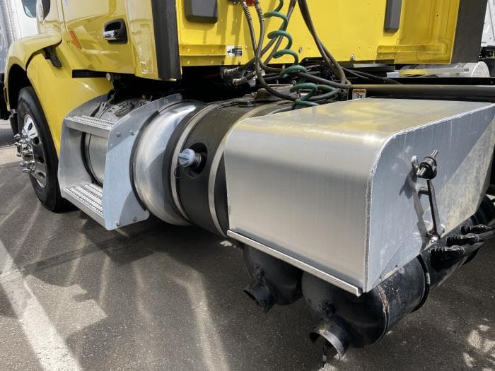 2021 Peterbilt 579 in Cincinnati, OH — photo 13