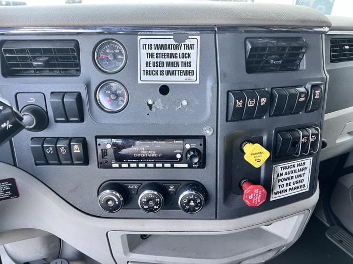 2022 Peterbilt 579 in Atlanta, GA — photo 9