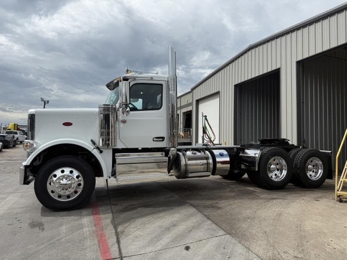 2026 Peterbilt 589 in Dallas, TX — photo 2