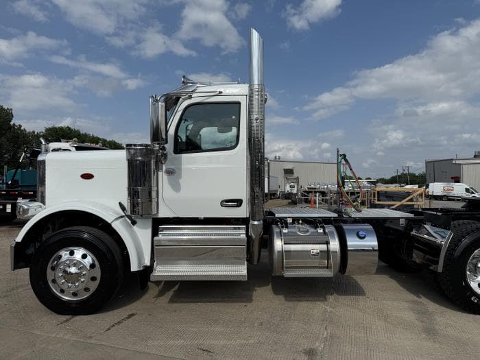 2026 Peterbilt 589 in Dallas, TX — photo 9